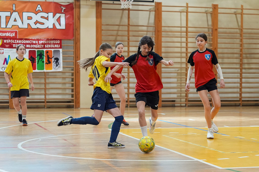 tn_2025_03_24_zawody_miedzyszkolne_dziewczat_pilka-114.JPG