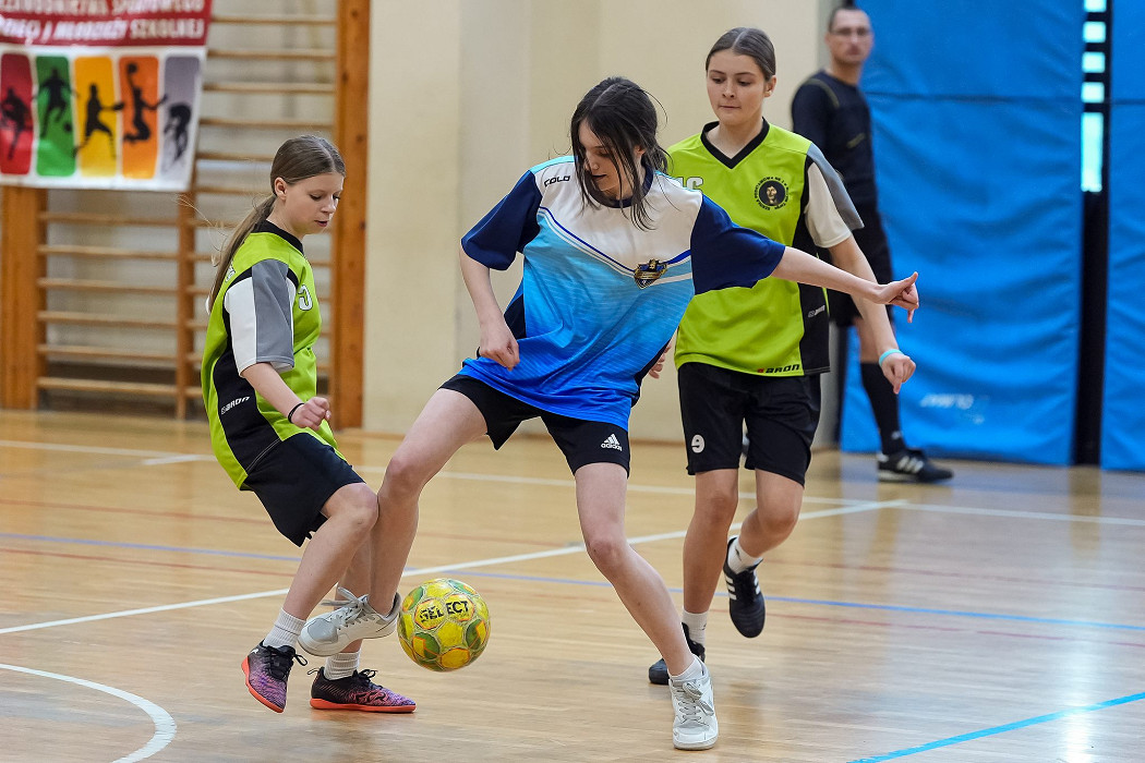 tn_2025_03_24_zawody_miedzyszkolne_dziewczat_pilka-072.JPG