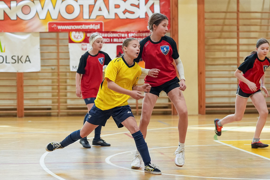 tn_2025_03_24_zawody_miedzyszkolne_dziewczat_pilka-112.JPG