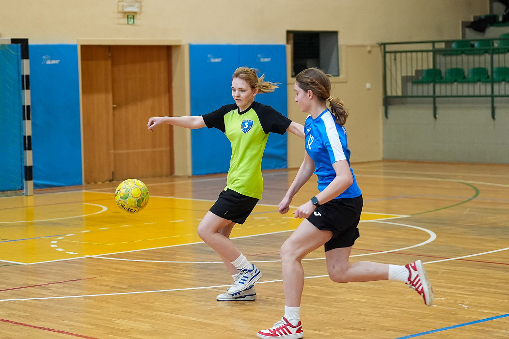 tn_2025_03_24_zawody_miedzyszkolne_dziewczat_pilka-094.JPG