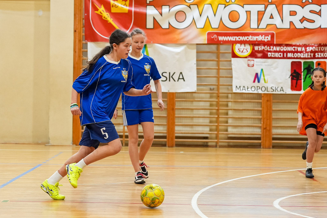 tn_2025_03_24_zawody_miedzyszkolne_dziewczat_pilka-037.JPG