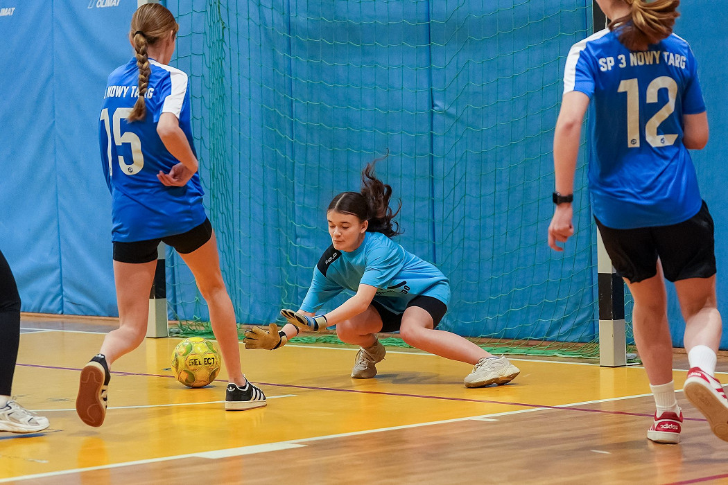 tn_2025_03_24_zawody_miedzyszkolne_dziewczat_pilka-016.JPG