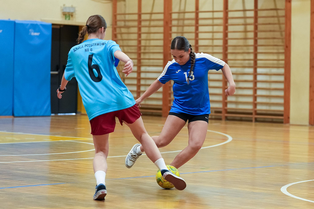 tn_2025_03_24_zawody_miedzyszkolne_dziewczat_pilka-025.JPG