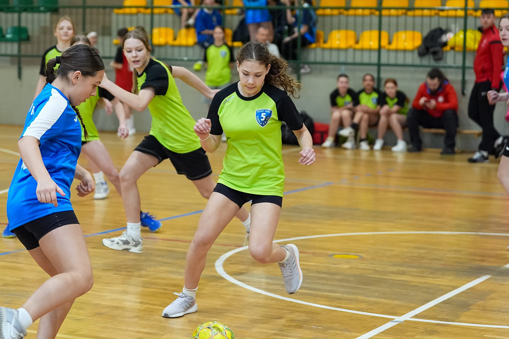 tn_2025_03_24_zawody_miedzyszkolne_dziewczat_pilka-093.JPG