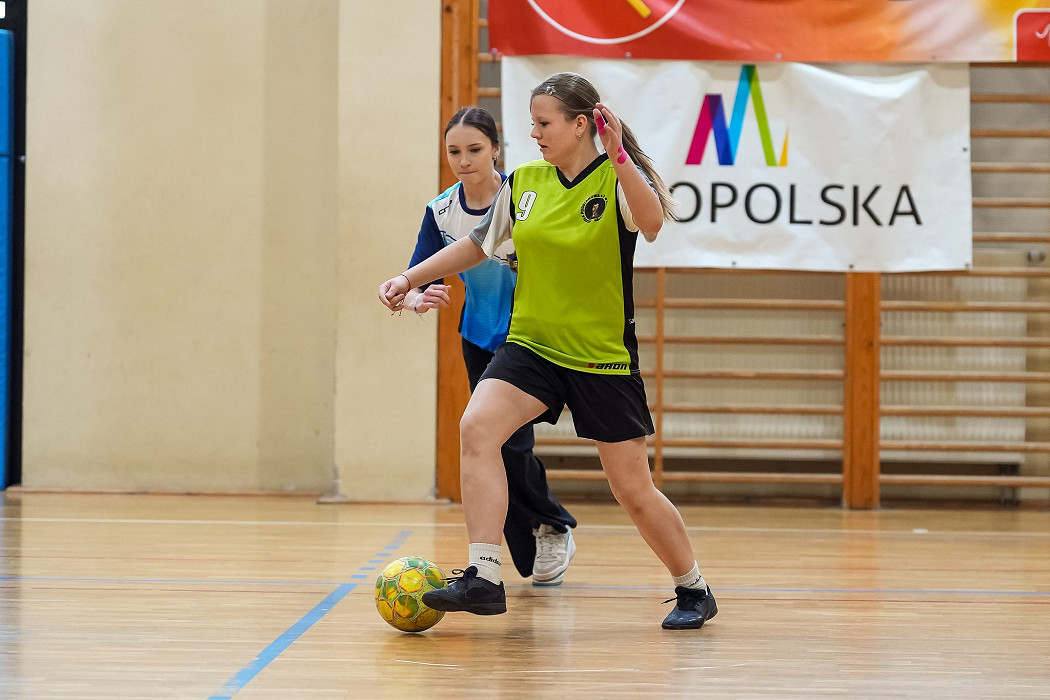 tn_2025_03_24_zawody_miedzyszkolne_dziewczat_pilka-054.JPG
