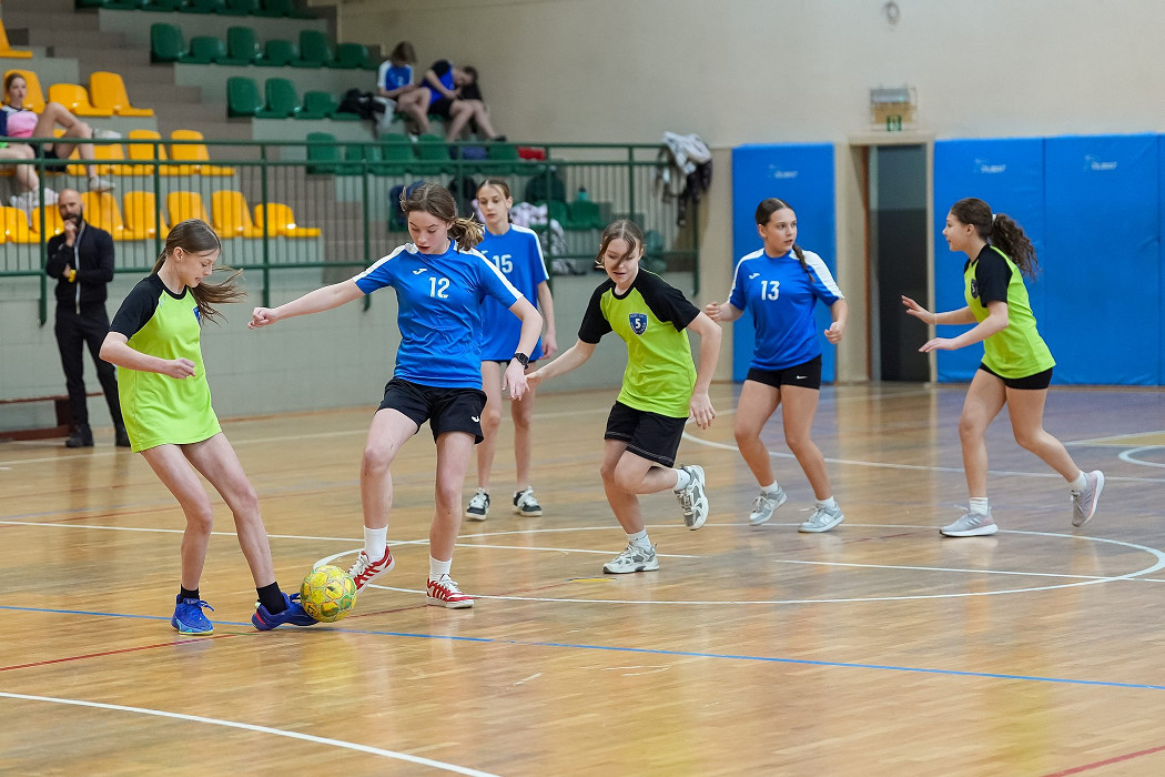 tn_2025_03_24_zawody_miedzyszkolne_dziewczat_pilka-089.JPG