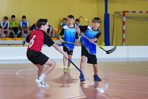 tn_2025_04_03_unihokej_zaw_miedzyszkolne-063.JPG