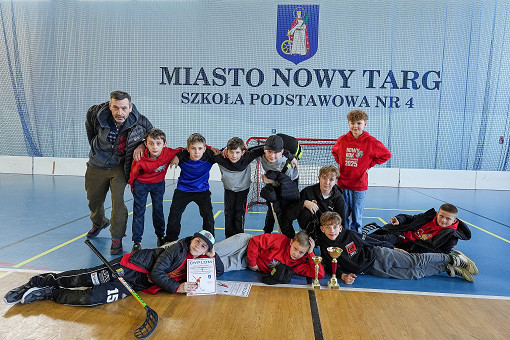 tn_2025_04_03_unihokej_zaw_miedzyszkolne-182.JPG