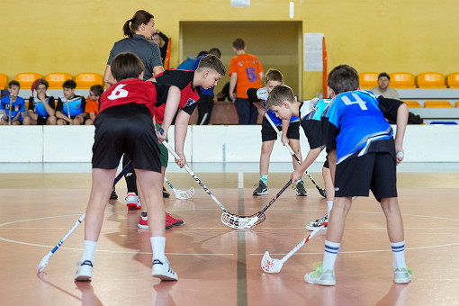 tn_2025_04_03_unihokej_zaw_miedzyszkolne-055.JPG