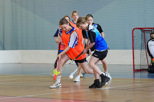 tn_2025_04_28_unihokej_zaw_miedzyszkolne-011.JPG