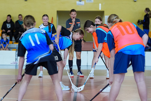tn_2025_04_28_unihokej_zaw_miedzyszkolne-005.JPG