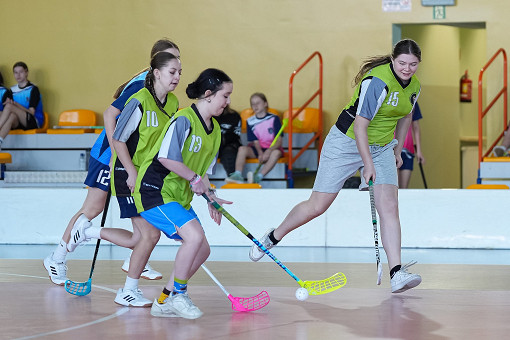 tn_2025_04_28_unihokej_zaw_miedzyszkolne-081.JPG